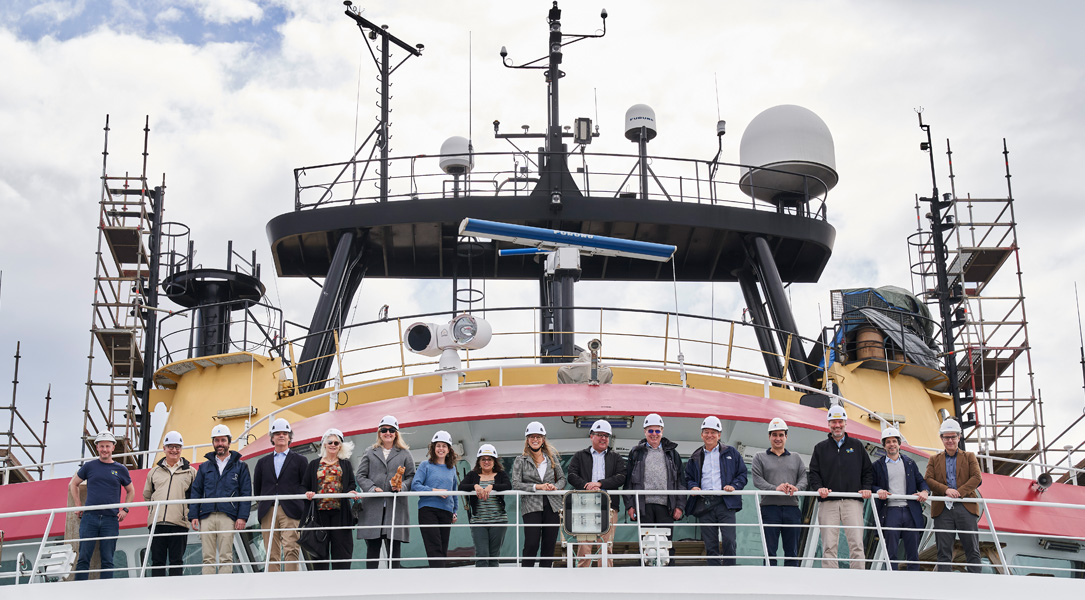 Advisory Board of the Schmidt Ocean Institute visits the oceanographic vessel Falkor (too) in Vigo